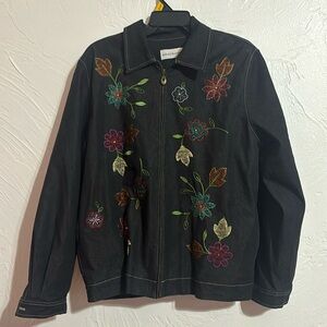 Alfred dunner women’s jacket. Zipper, stilted flowers on front. Never worn.